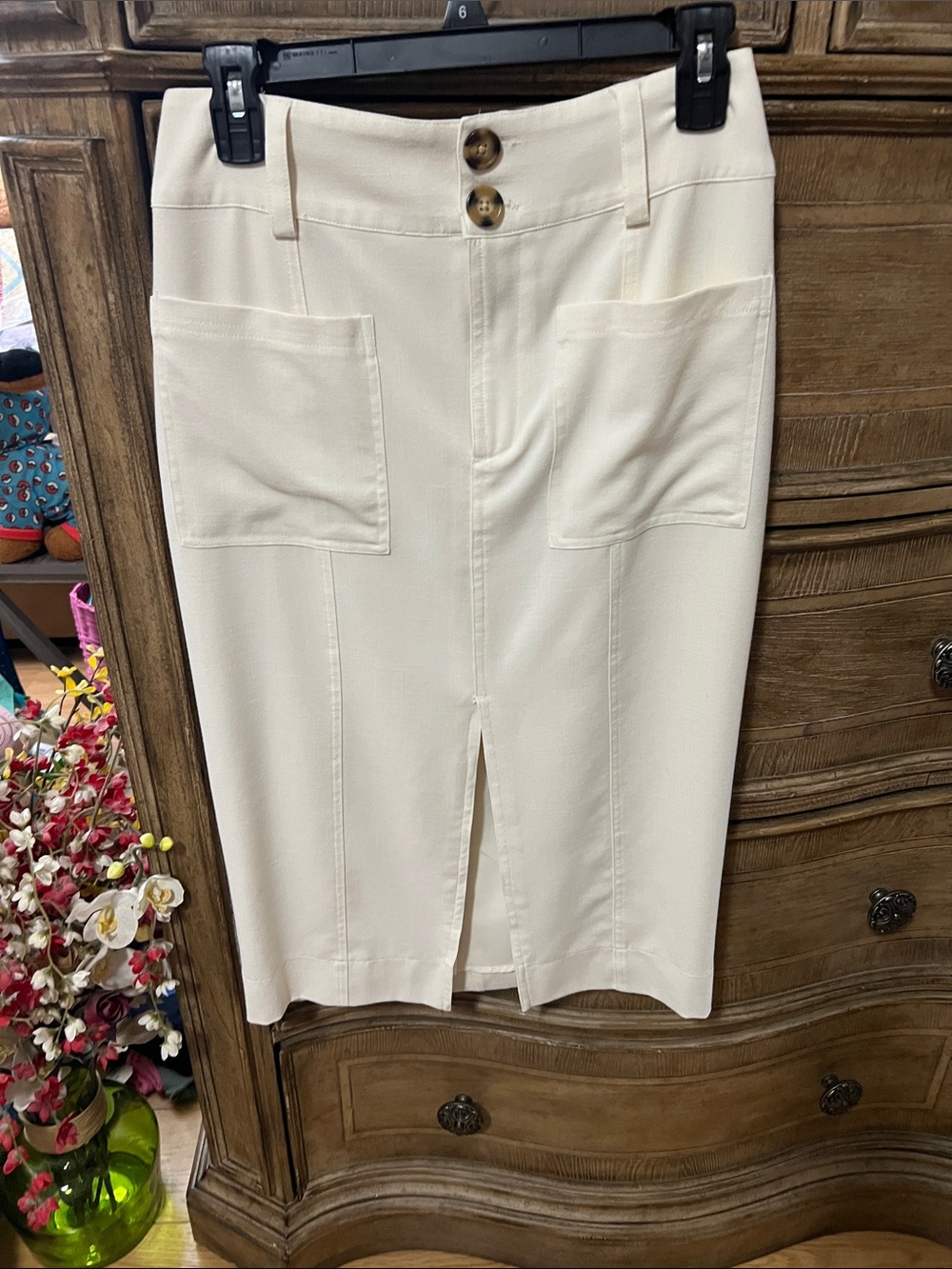 High-Waist Cream Pencil Skirt with Front Pockets